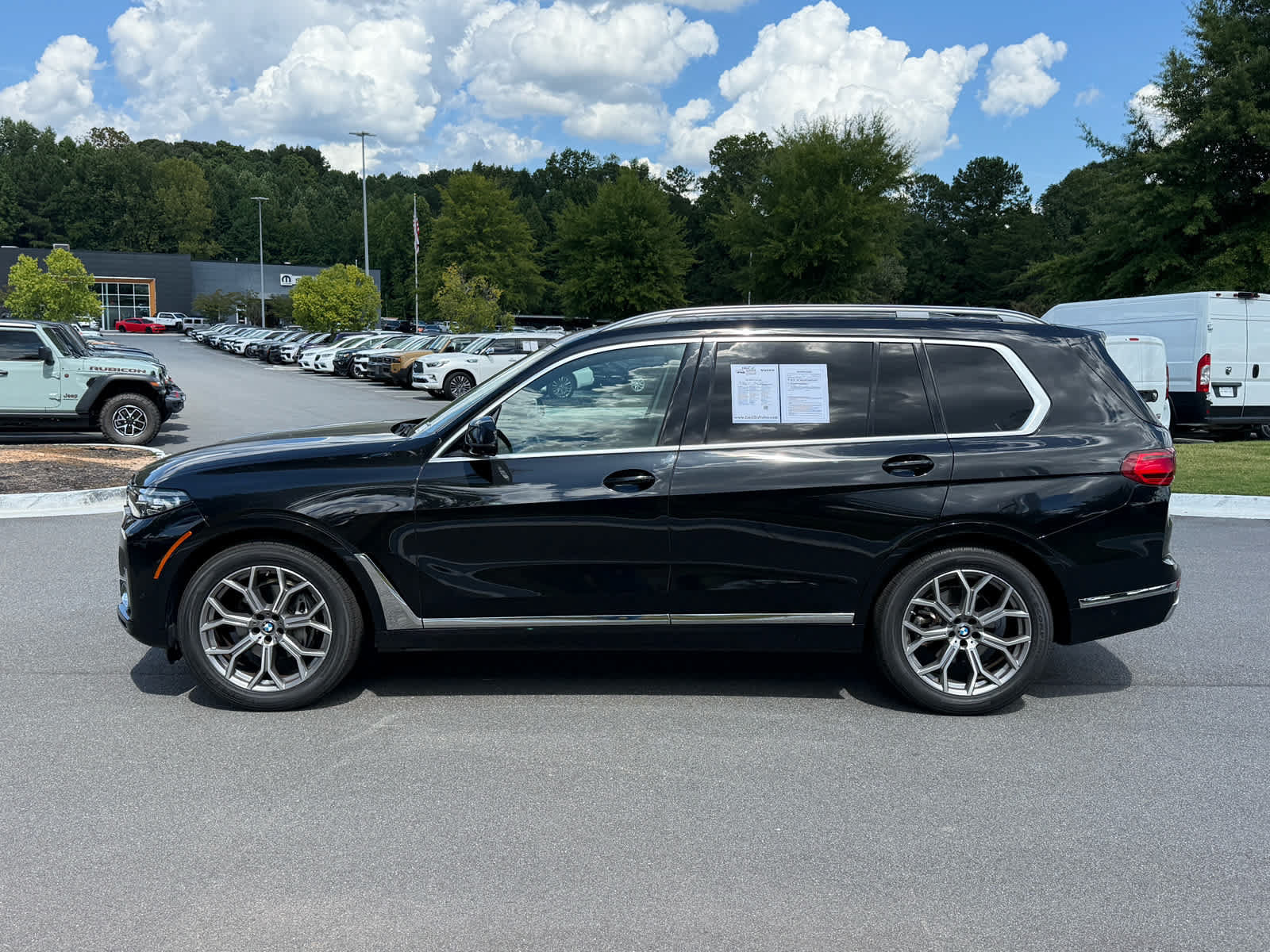 Used 2022 BMW X7 xDrive40i w/ Premium Package AWD/4WD image 2