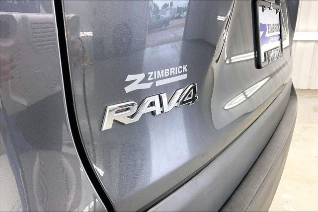 Used 2022 Toyota RAV4 LE AWD/4WD image 9