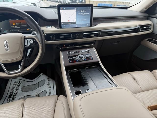 Used 2020 Lincoln Aviator Reserve w/ Equipment Group 202A image 16