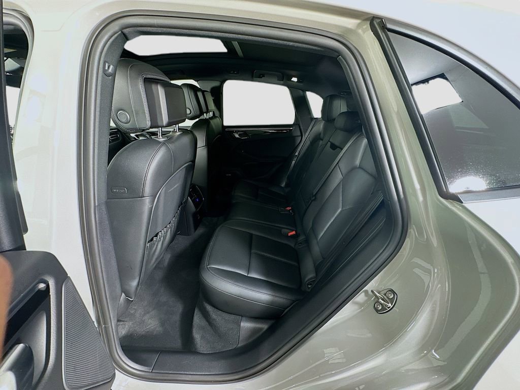 Certified 2021 Porsche Macan image 24