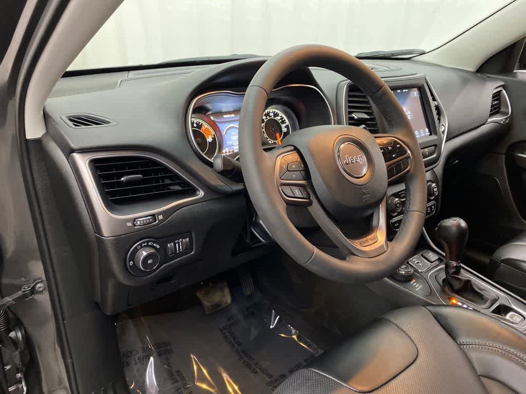 Used 2022 Jeep Cherokee Latitude Lux w/ Mopar Interior Package AWD/4WD image 2