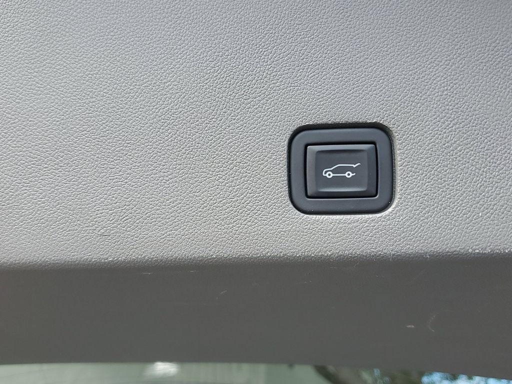 Certified 2023 Cadillac XT6 Premium Luxury w/ Technology Package FWD image 27