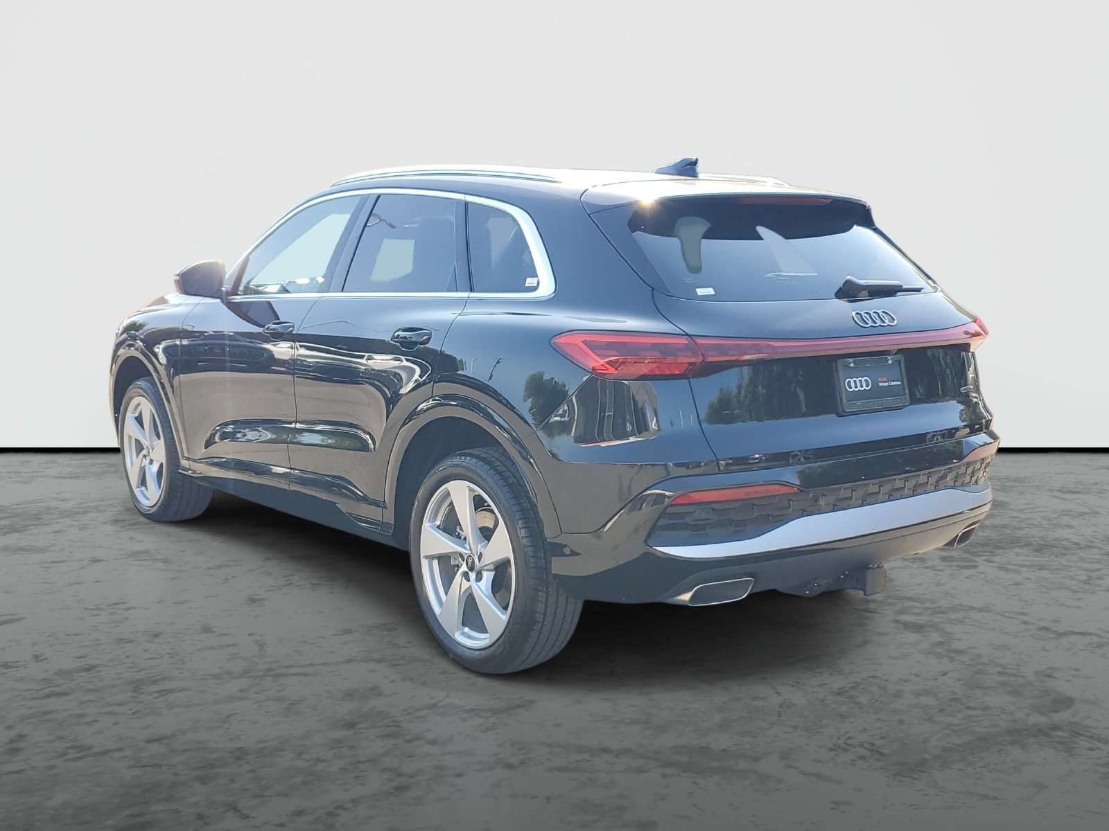 Used 2025 Audi Q5 Premium w/ Premium Plus AWD/4WD image 3