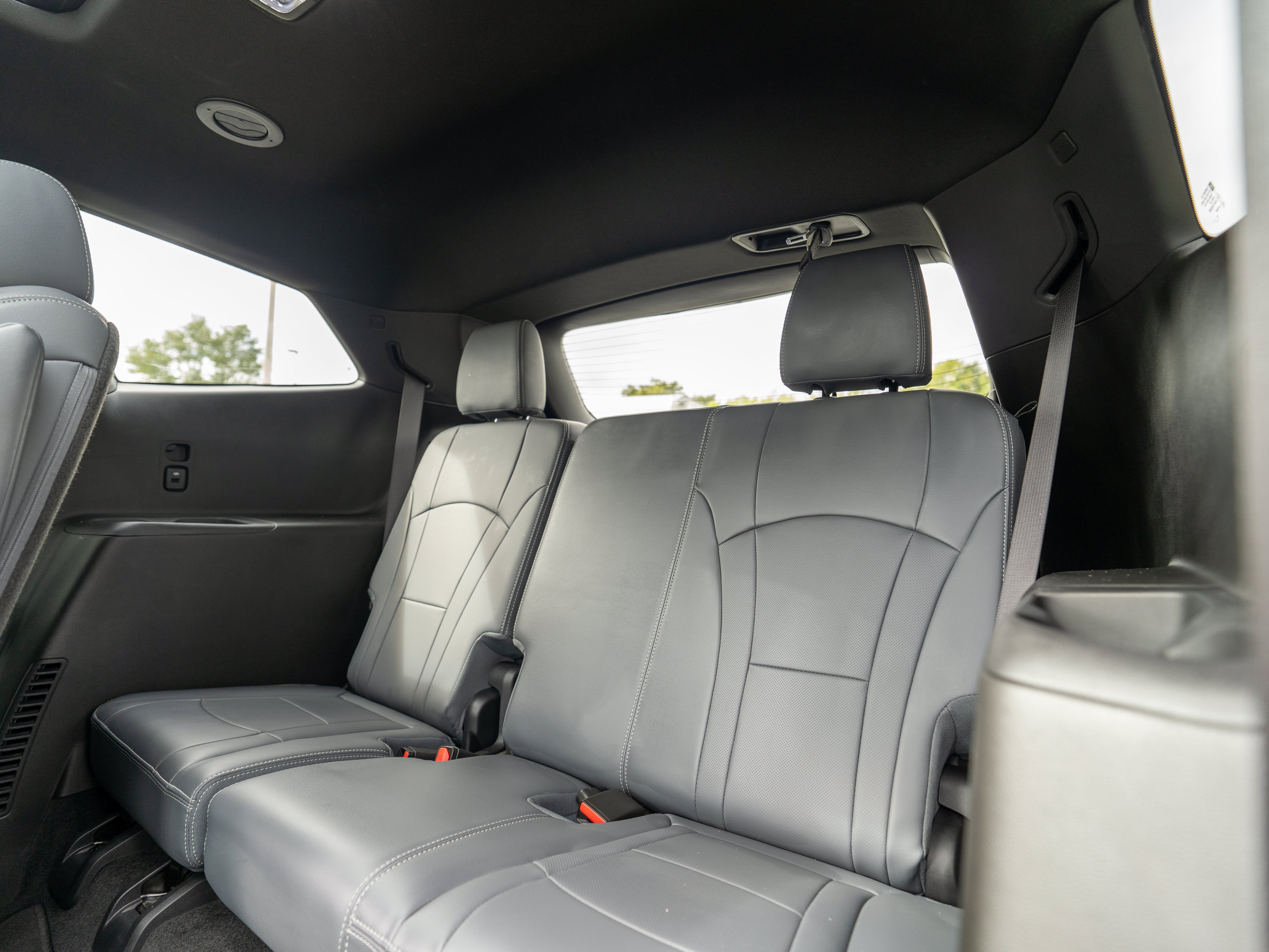 Used 2024 Buick Enclave Essence w/ Experience Buick Package FWD image 11