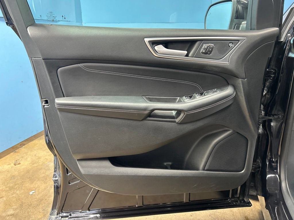 Used 2024 Ford Edge Titanium w/ Equipment Group 301A AWD/4WD image 33