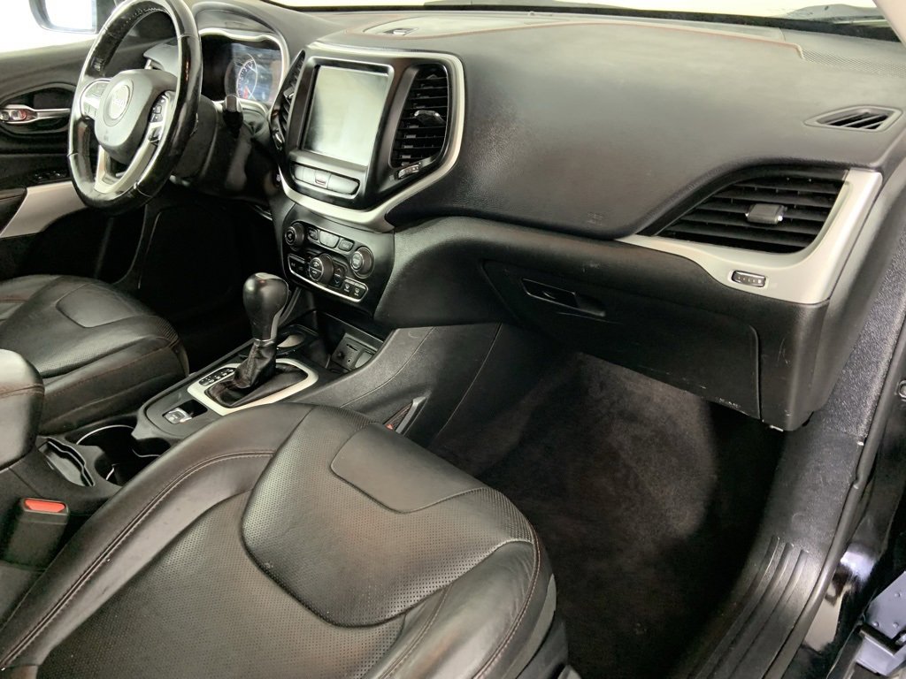 Used 2018 Jeep Cherokee Trailhawk w/ Quick Order Package 27L image 28