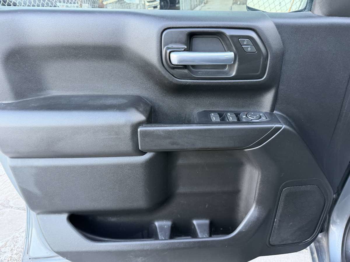 Used 2019 Chevrolet Silverado 1500 Custom w/ Custom Value Package image 9