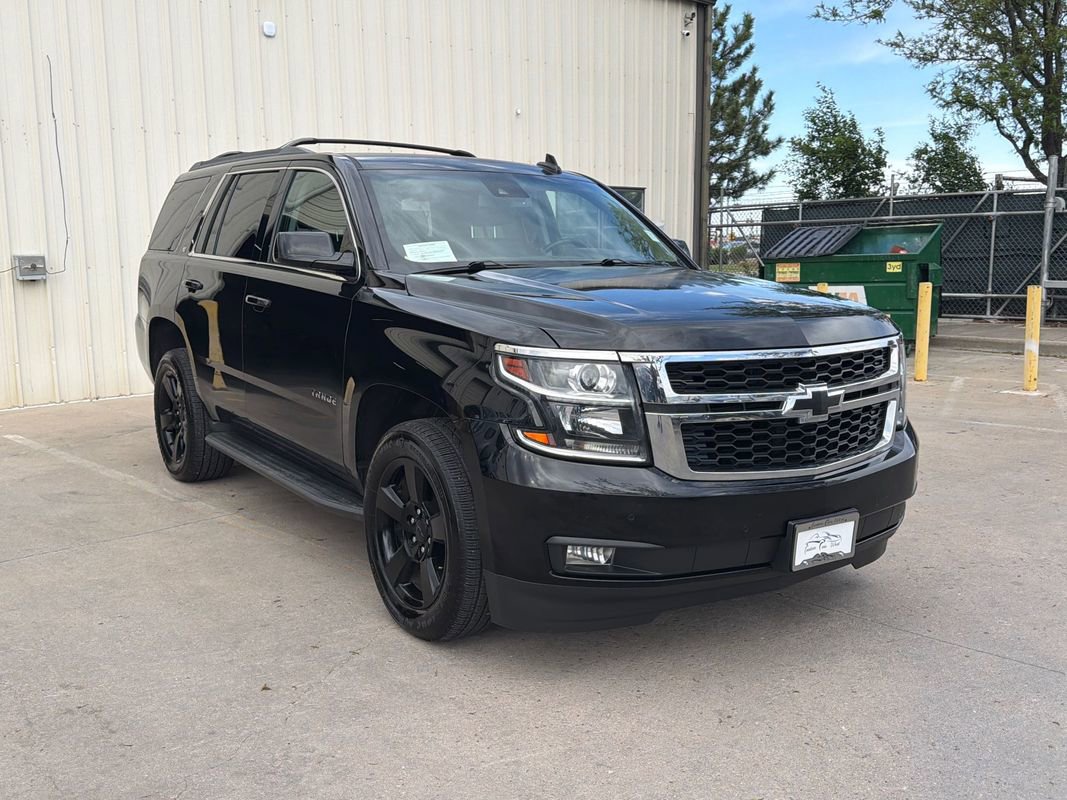 Used 2017 Chevrolet Tahoe LT w/ Luxury Package AWD/4WD image 3