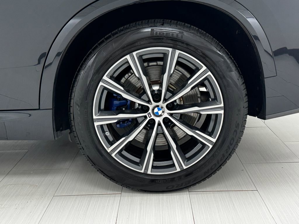 Used 2021 BMW X5 M50i image 38