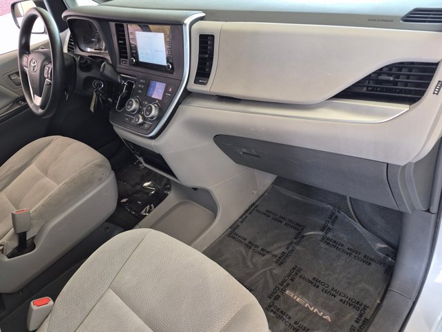Used 2019 Toyota Sienna L FWD image 21