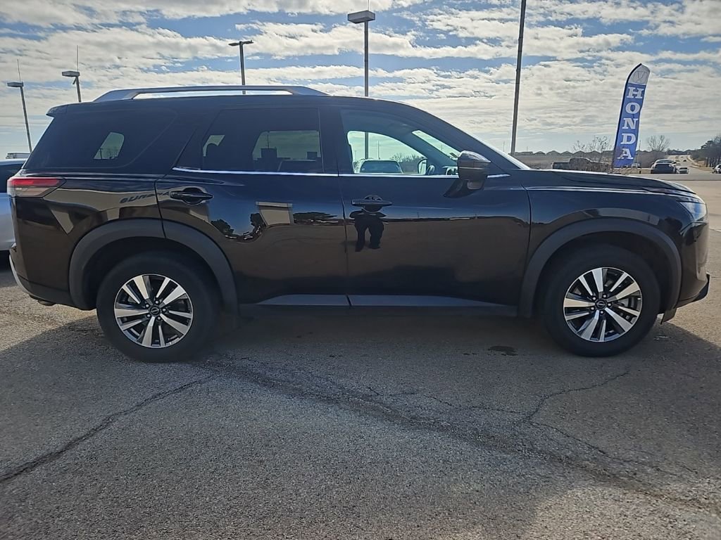 Used 2025 Nissan Pathfinder SL image 4