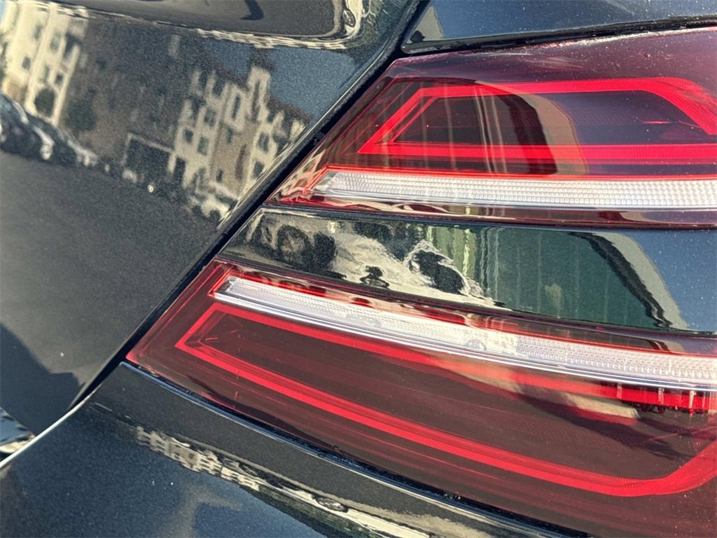 Used 2025 Genesis G70 2.5T image 20