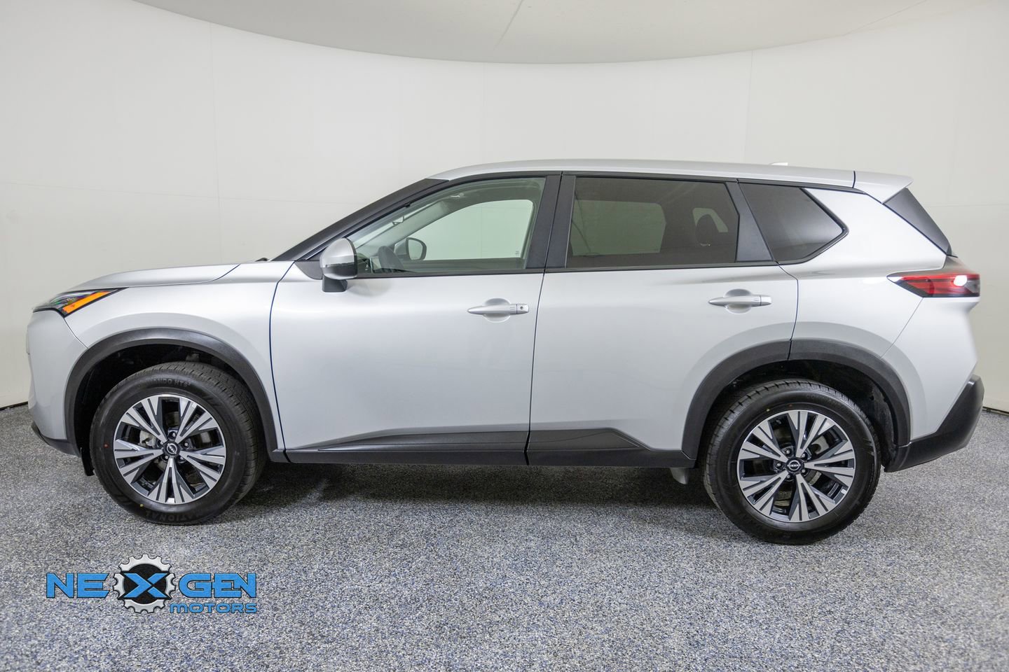 Used 2022 Nissan Rogue SV AWD/4WD image 4