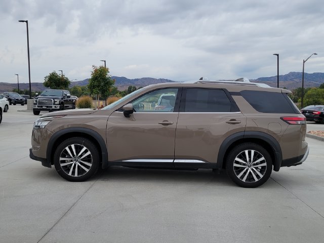 Used 2024 Nissan Pathfinder Platinum AWD/4WD image 2