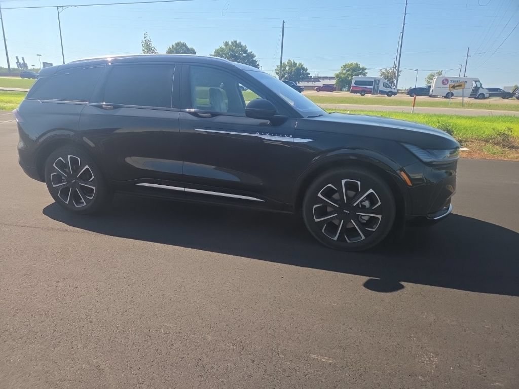 Used 2024 Lincoln Nautilus Reserve w/ Equipment Group 202A AWD/4WD image 19