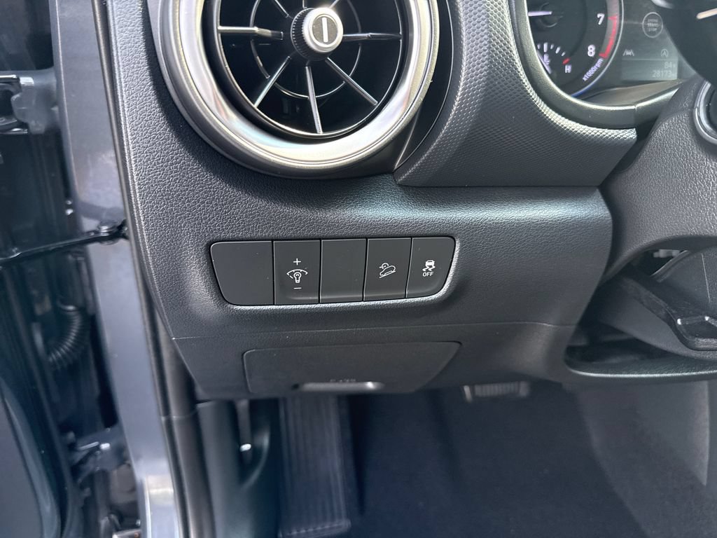 Used 2023 Hyundai Kona SEL AWD/4WD image 15