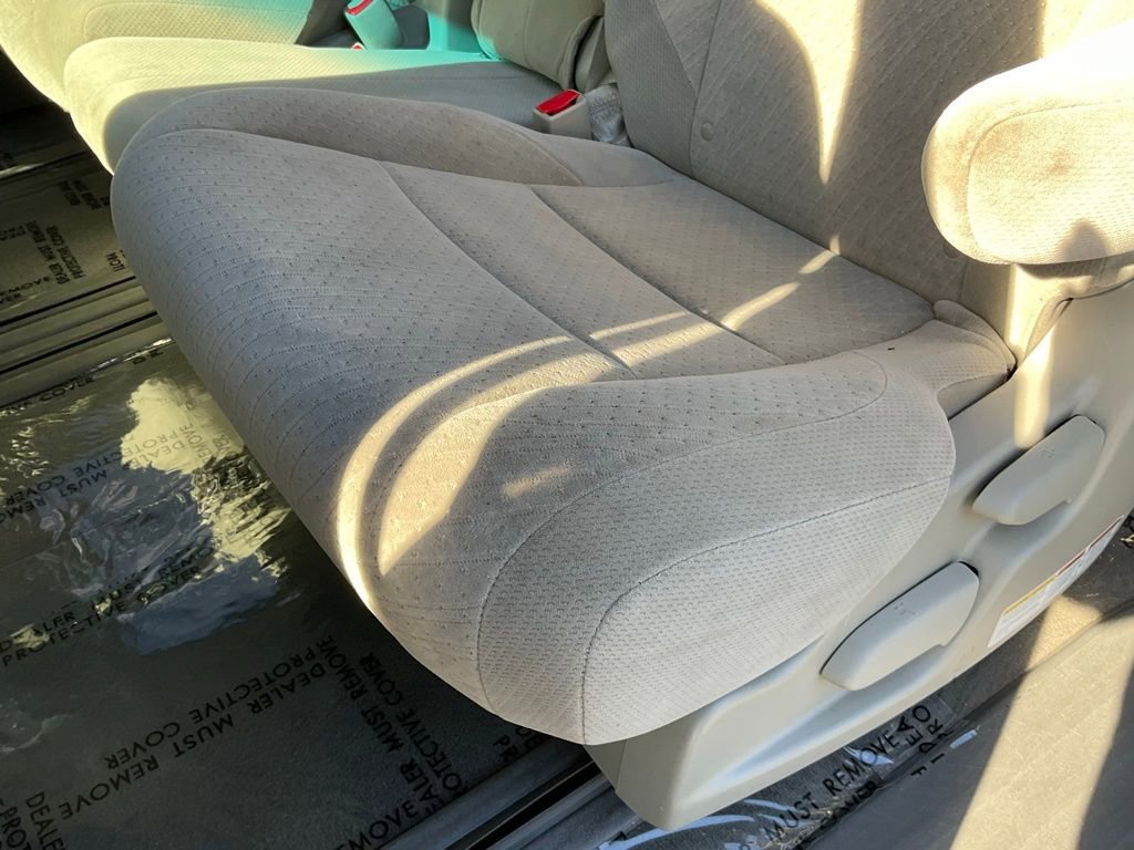 Used 2015 Toyota Sienna LE image 27