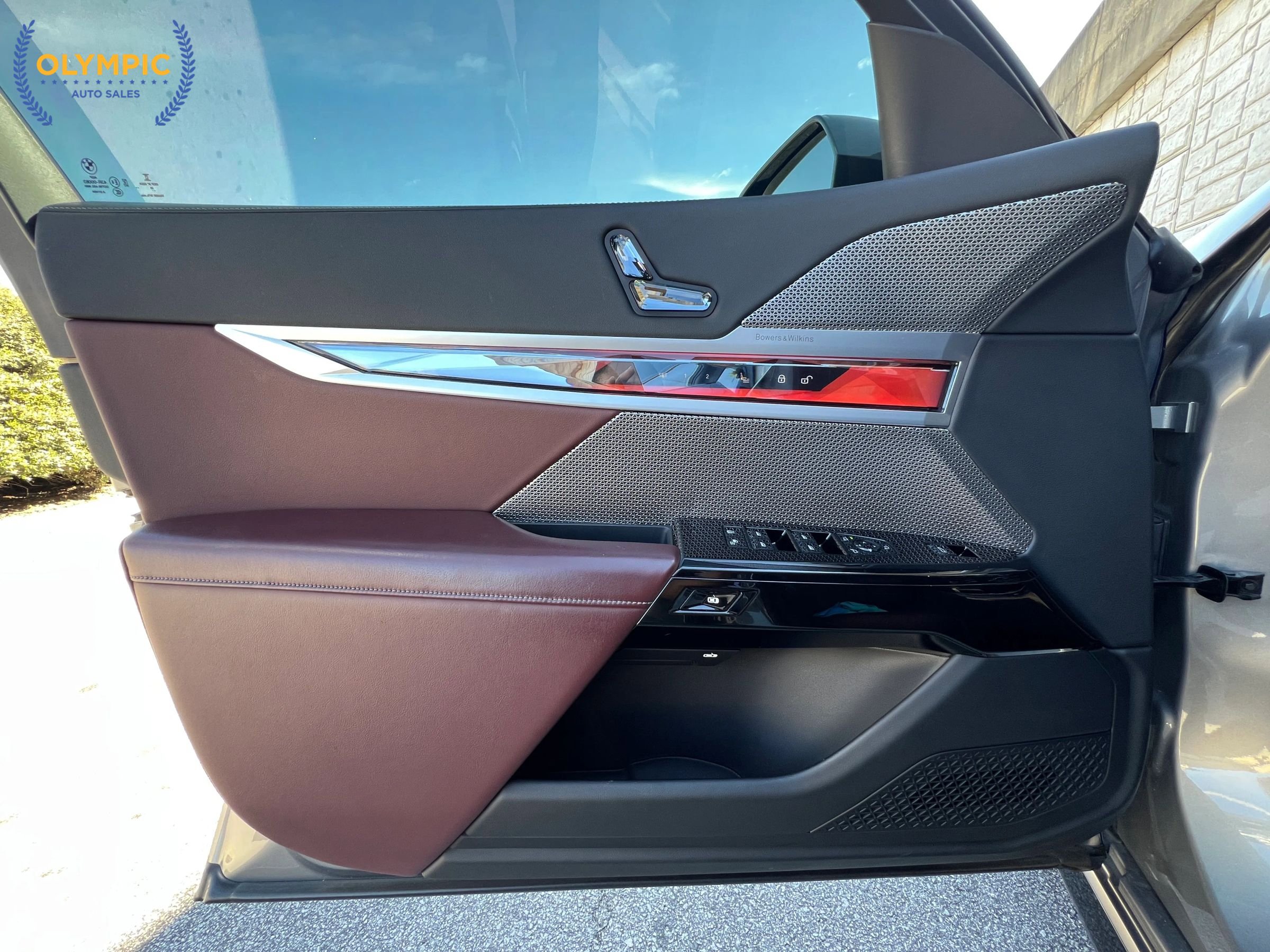 Used 2023 BMW 740i image 43