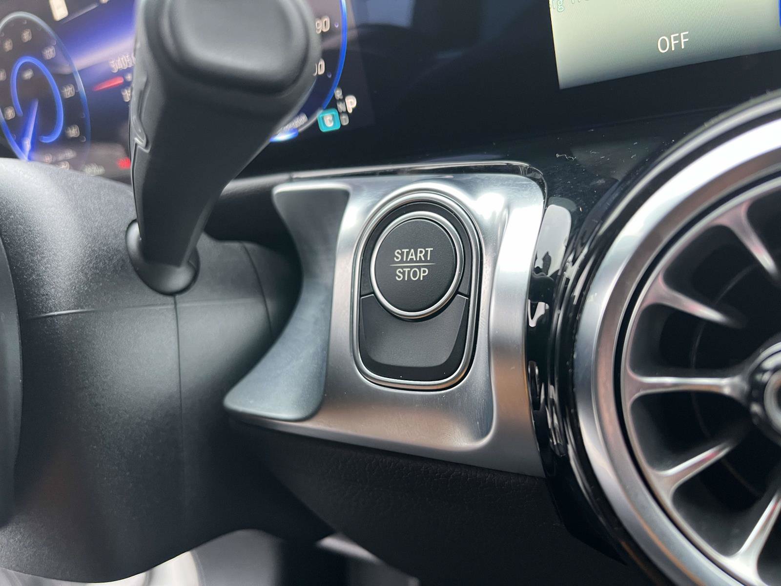 Certified 2025 Mercedes-Benz EQB 250+ w/ Driver Assistance Package image 29