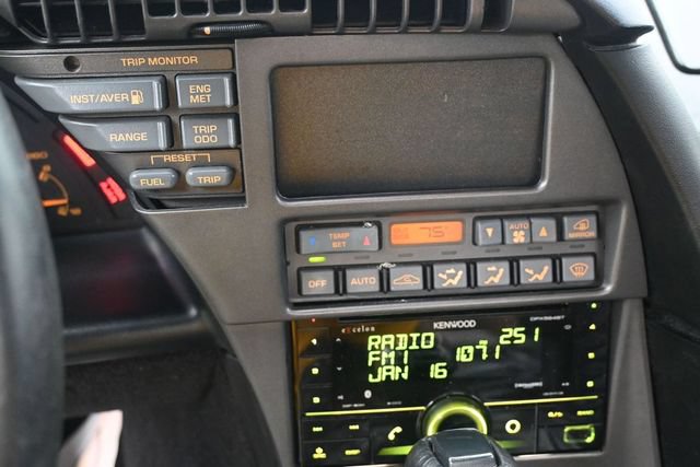 Used 1990 Chevrolet Corvette Convertible RWD image 10