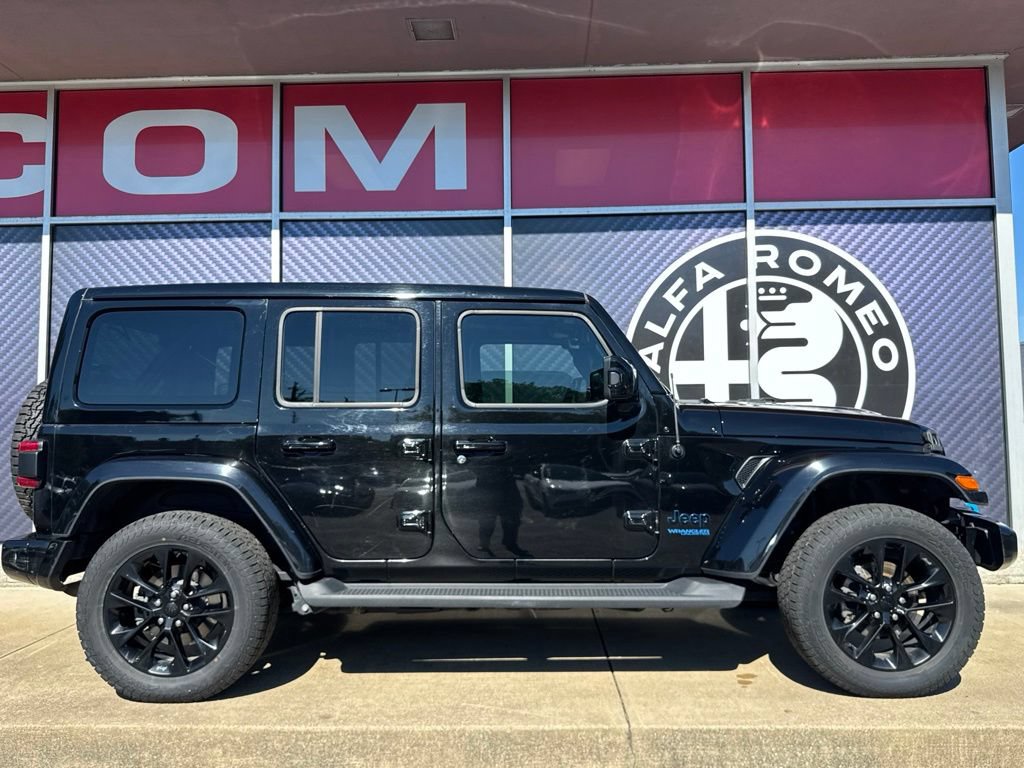 Used 2021 Jeep Wrangler Unlimited Sahara AWD/4WD image 4