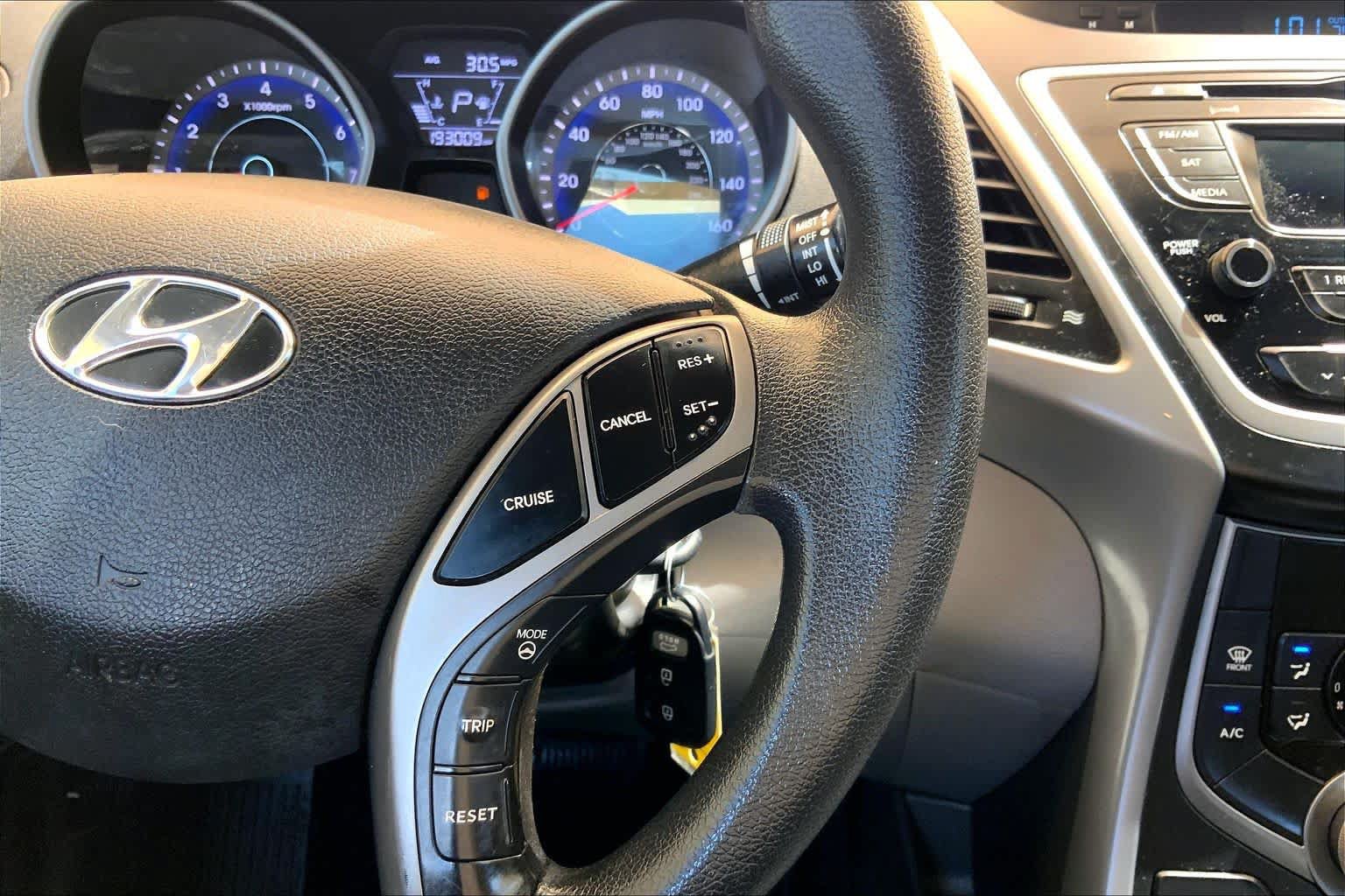 Used 2014 Hyundai Elantra SE FWD image 23
