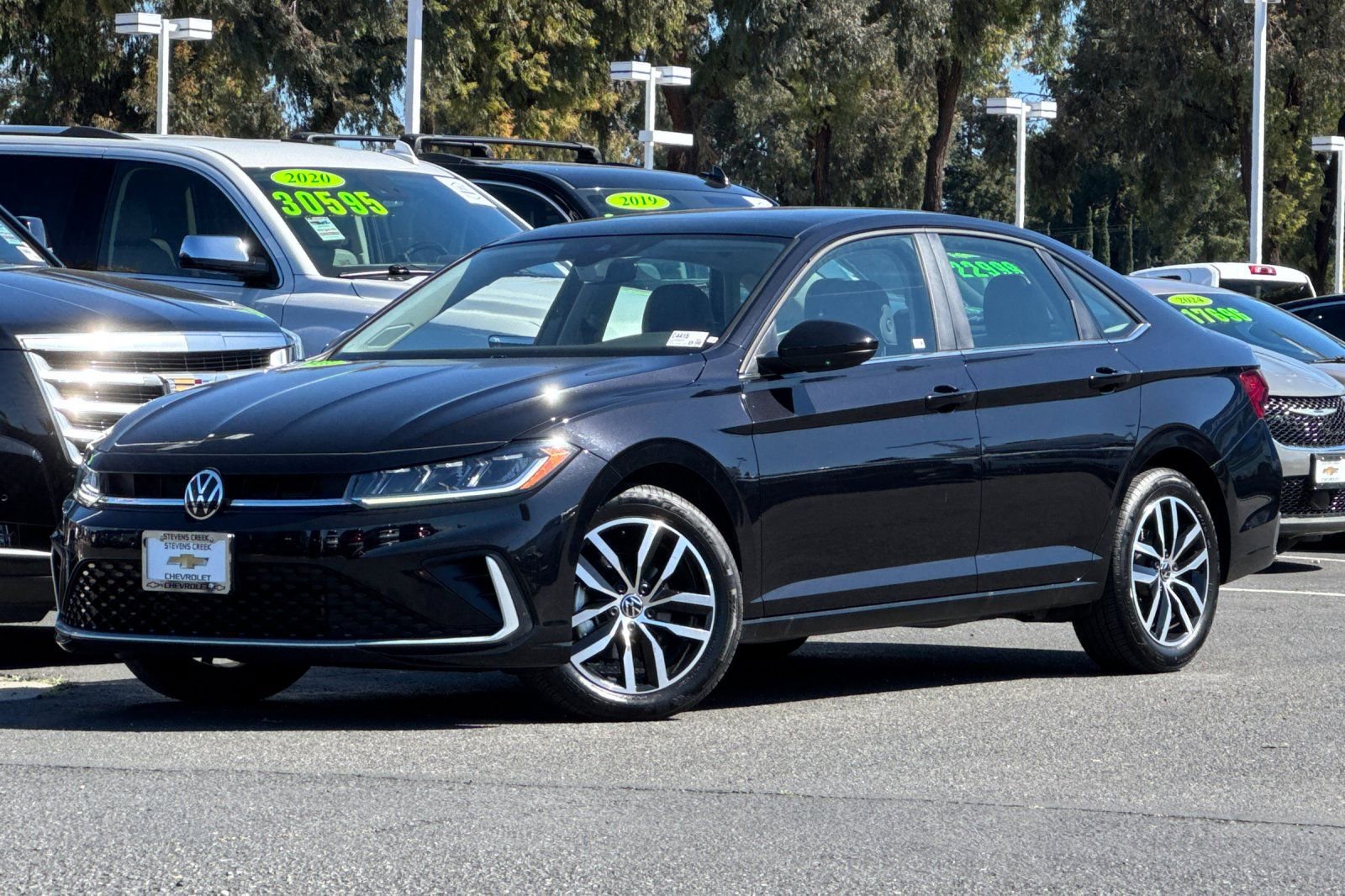 Used 2025 Volkswagen Jetta SE image 9