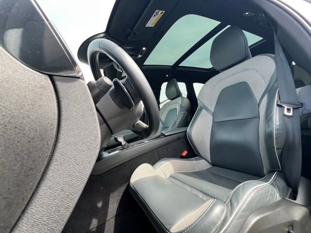 Used 2020 Volvo XC60 T6 R-Design AWD/4WD image 16