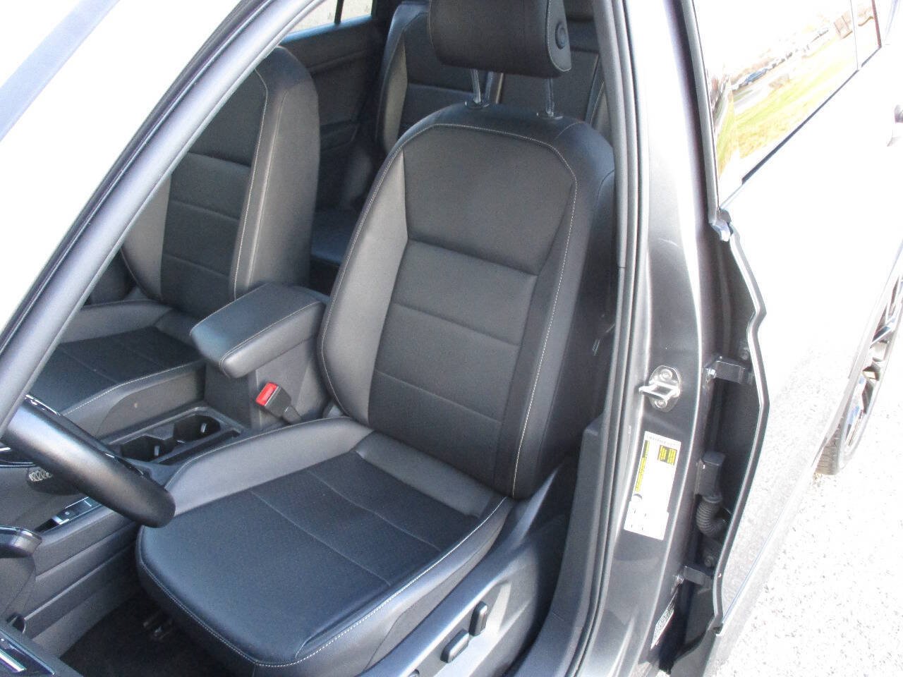 Used 2021 Volkswagen Tiguan SE R-Line FWD image 77