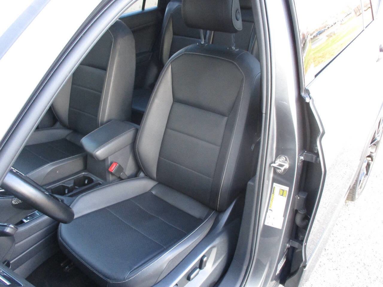 Used 2021 Volkswagen Tiguan SE R-Line image 77