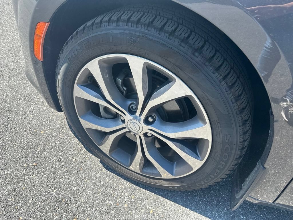 Used 2017 Chrysler Pacifica Limited FWD image 9