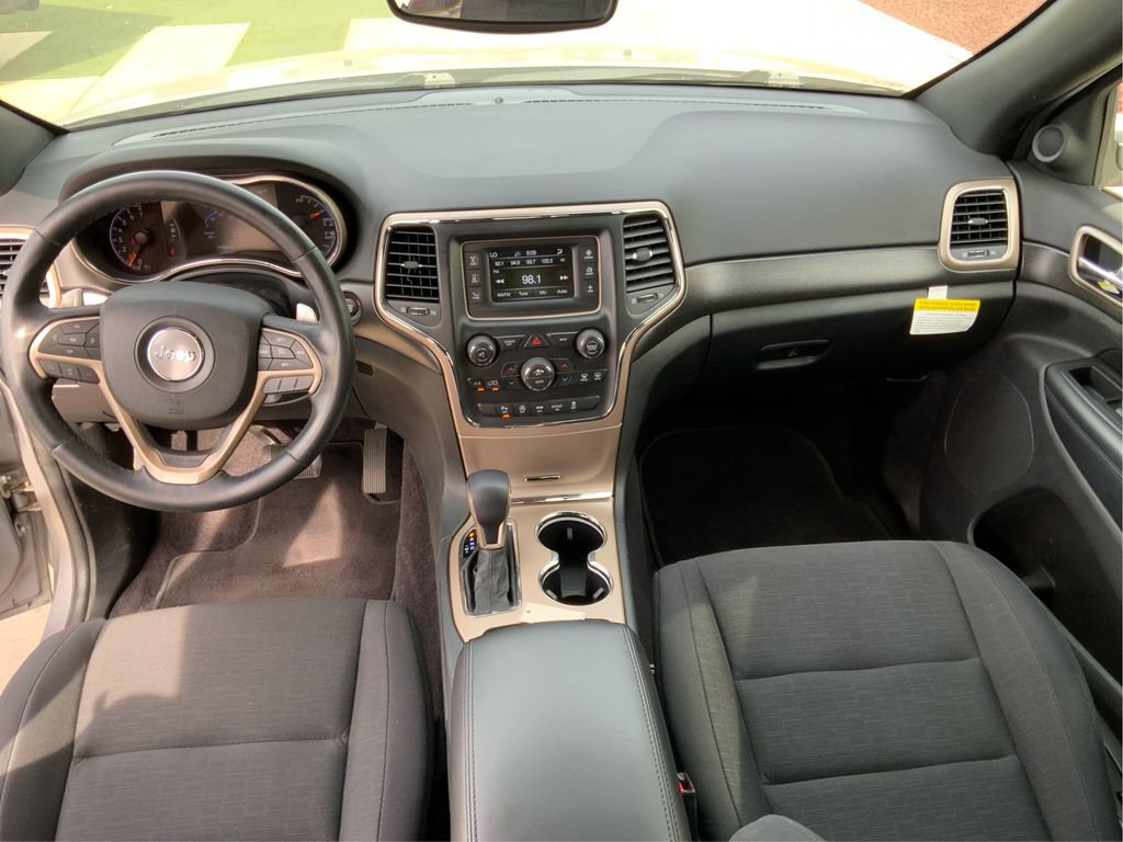 Used 2017 Jeep Grand Cherokee Laredo image 16