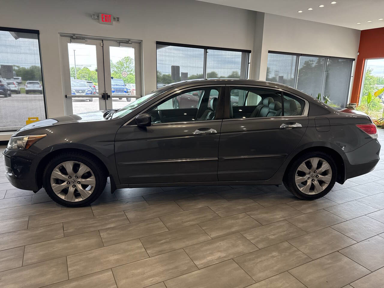 Used 2010 Honda Accord EX-L image 5