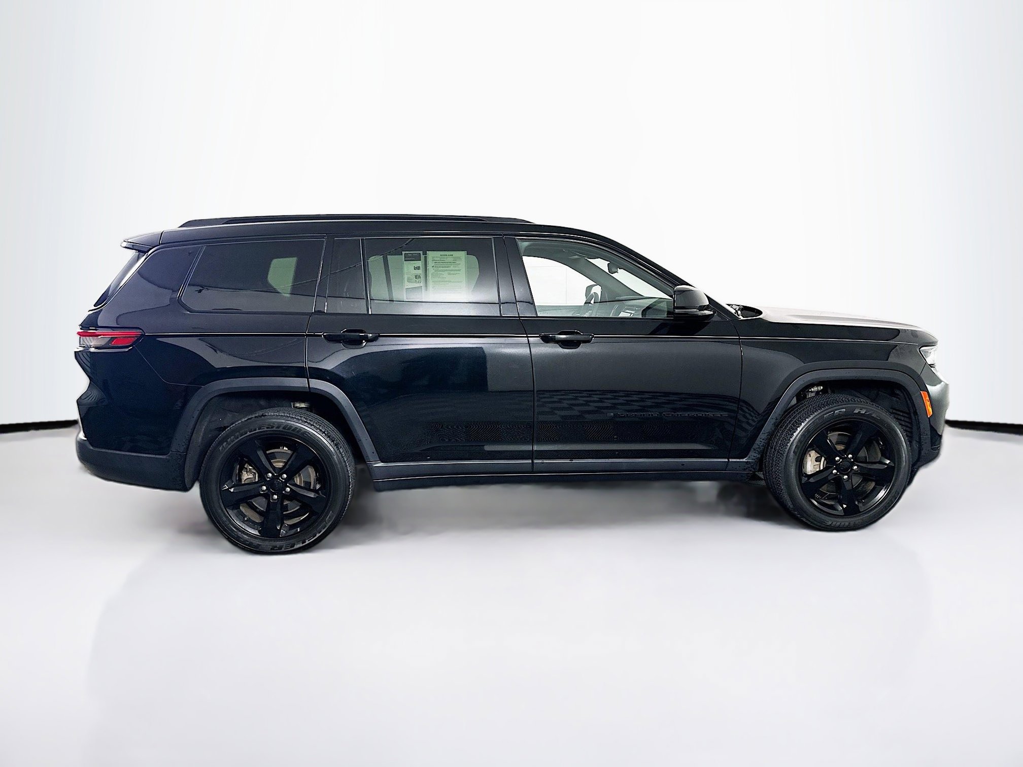 Used 2023 Jeep Grand Cherokee L Laredo image 10