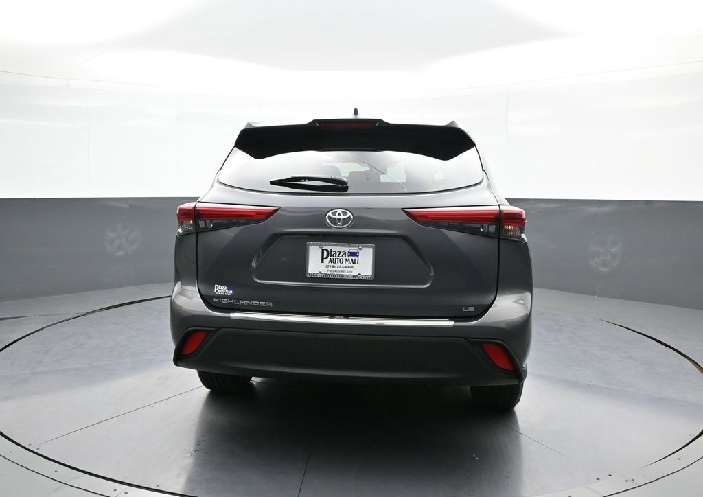 Certified 2023 Toyota Highlander L image 7
