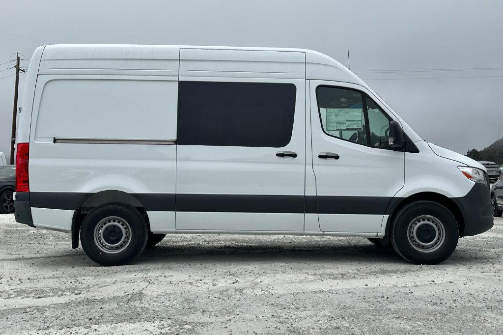 Used 2025 Mercedes-Benz Sprinter 2500 image 3