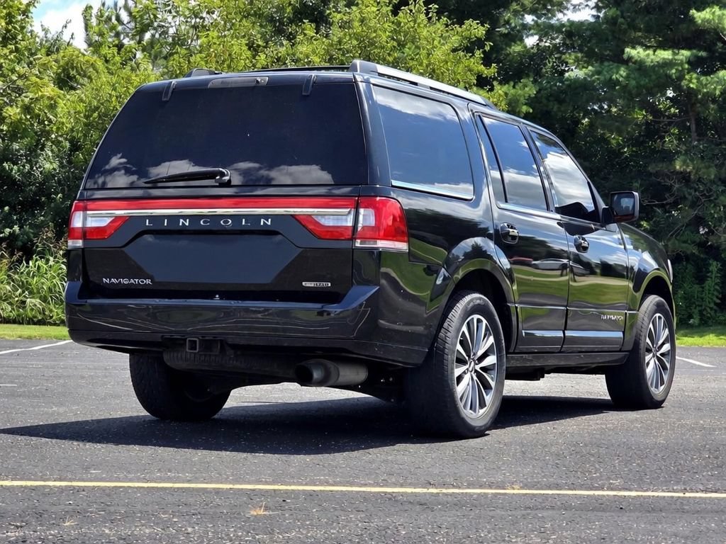 Used 2015 Lincoln Navigator 4WD image 4