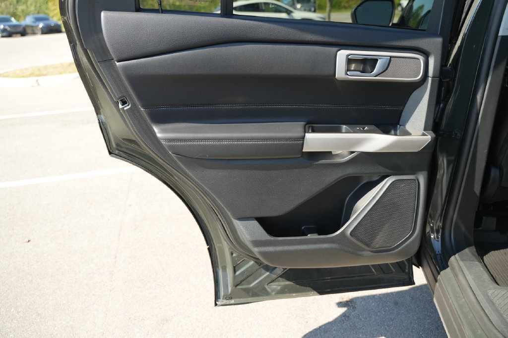 Used 2024 Ford Explorer XLT w/ Equipment Group 202A AWD/4WD image 18