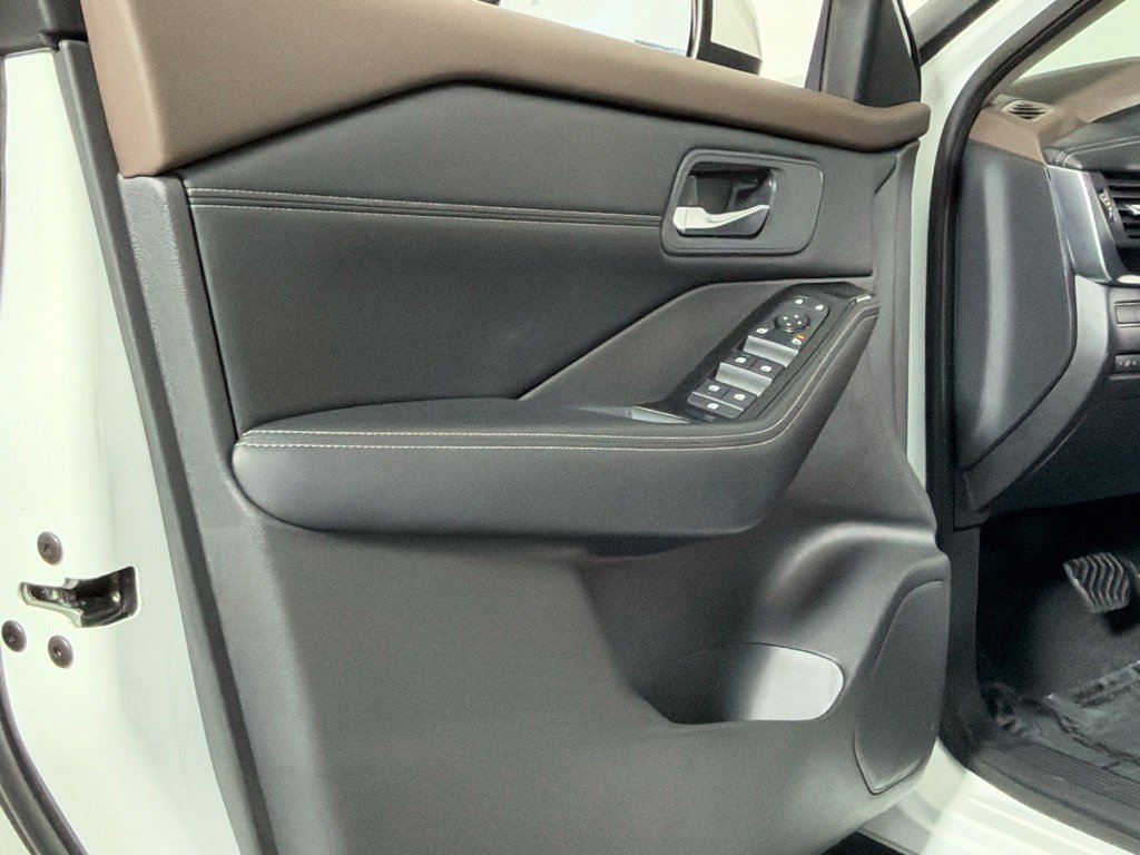 Certified 2023 Nissan Rogue SV w/ SV Premium B Package FWD image 32