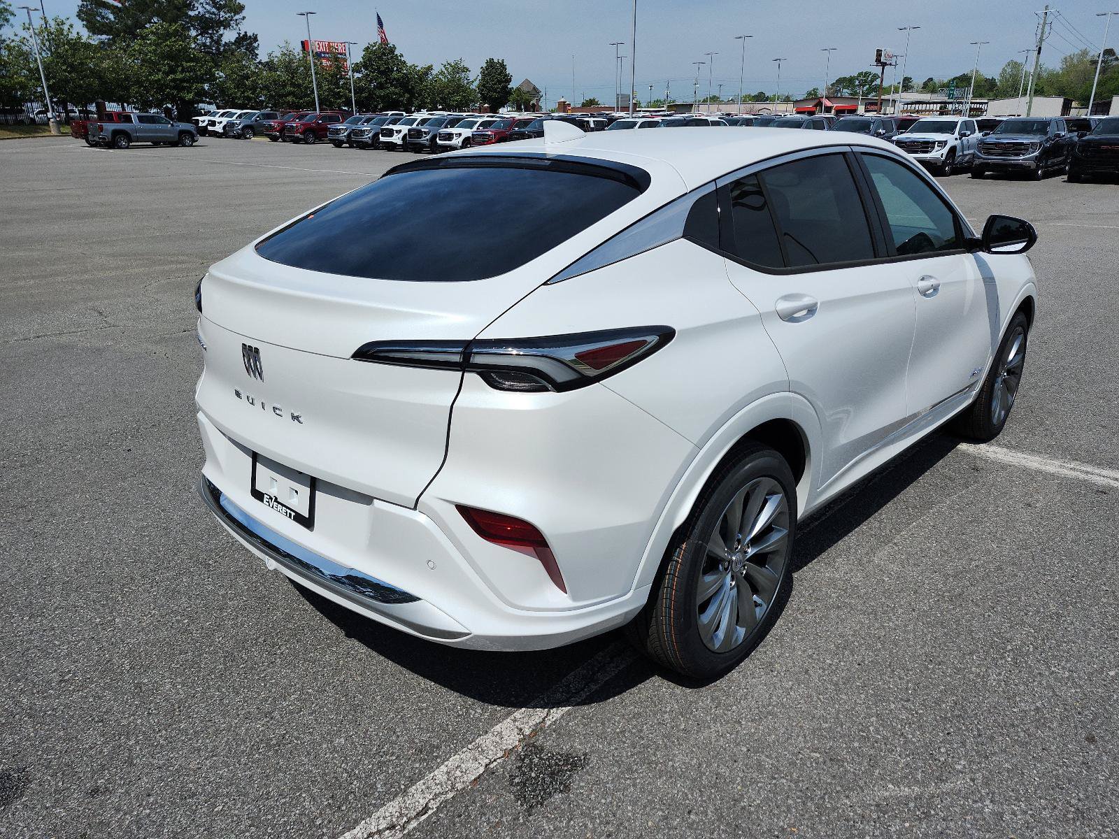New 2026 Buick Envista Avenir FWD image 3