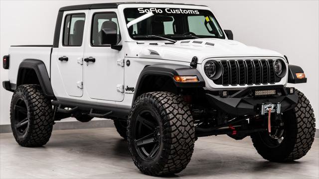 Used 2025 Jeep Gladiator Sport AWD/4WD image 5
