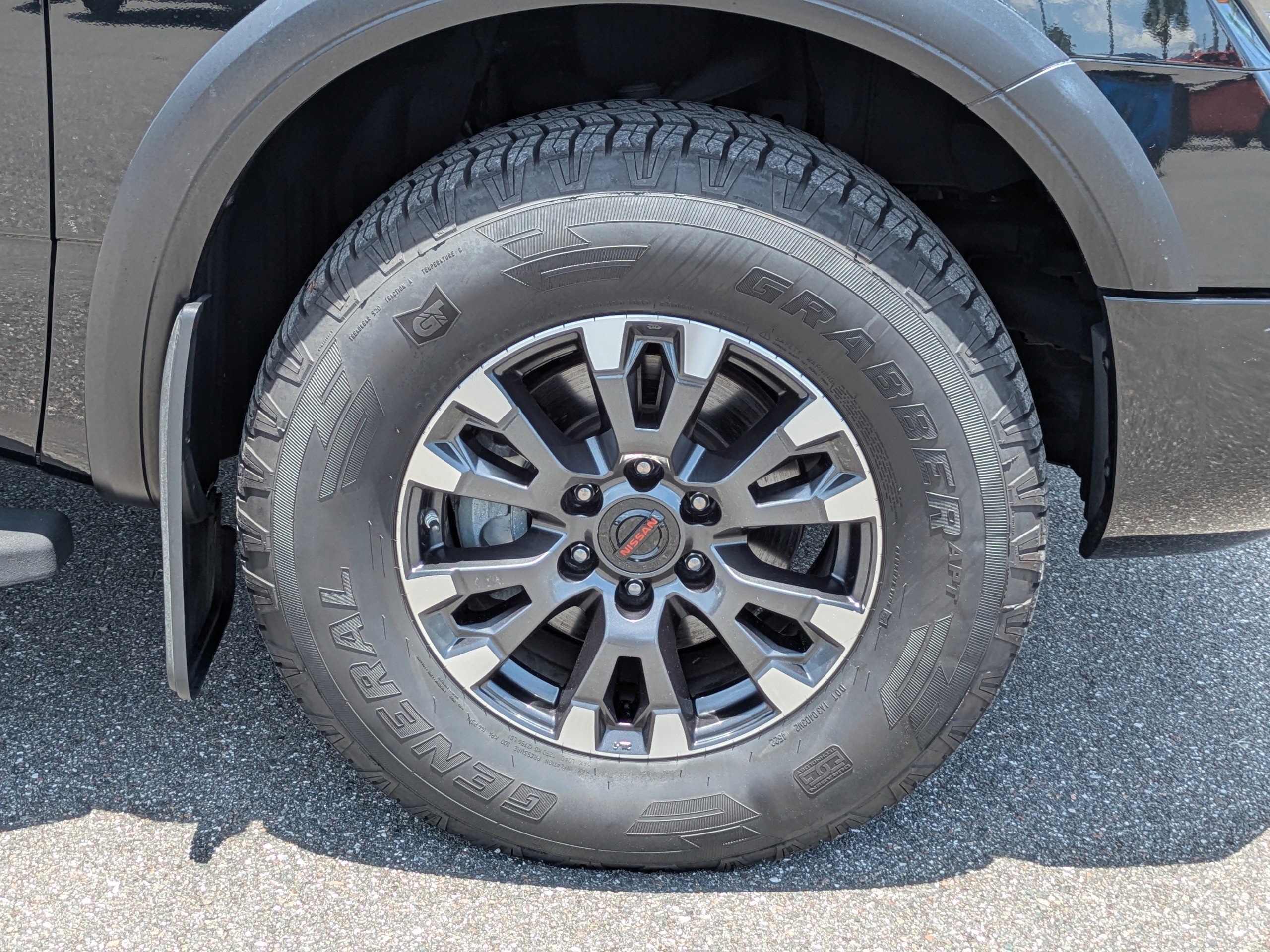 Used 2021 Nissan Titan PRO-4X w/ Pro-4x Convenience Package AWD/4WD image 11