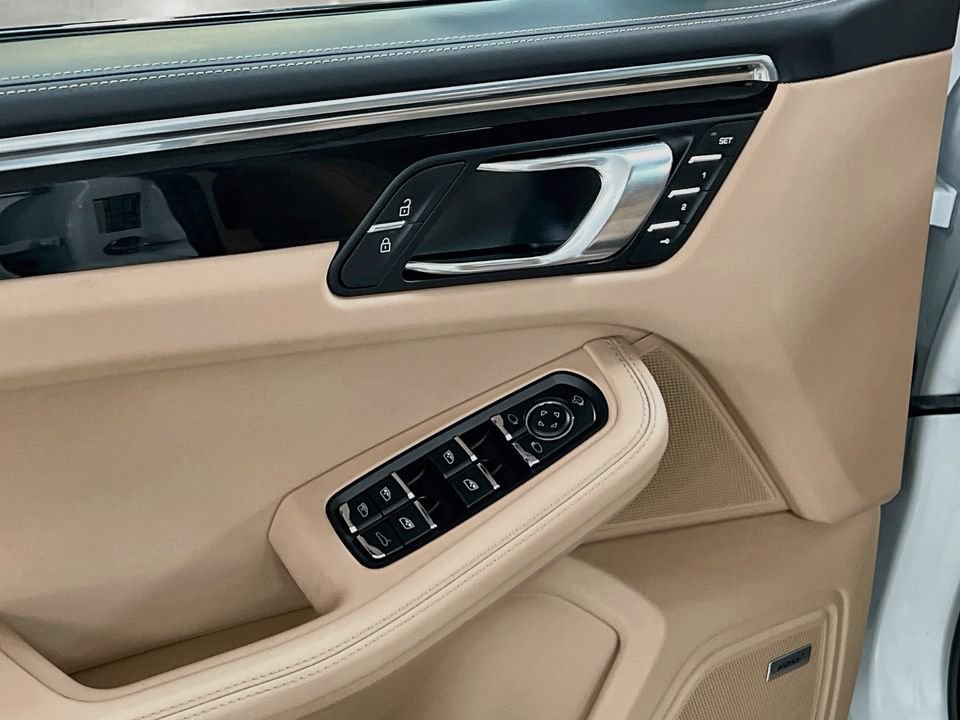 Certified 2026 Porsche Macan AWD/4WD image 20