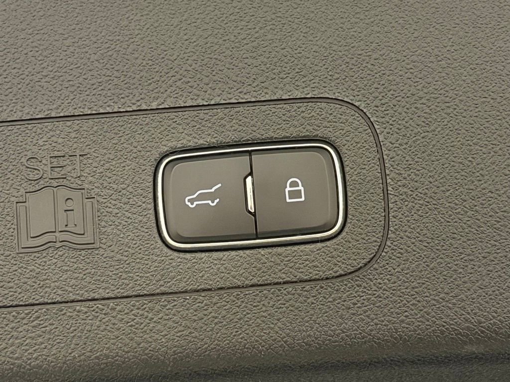 Used 2023 Lincoln Aviator Reserve w/ Equipment Group 201A image 21