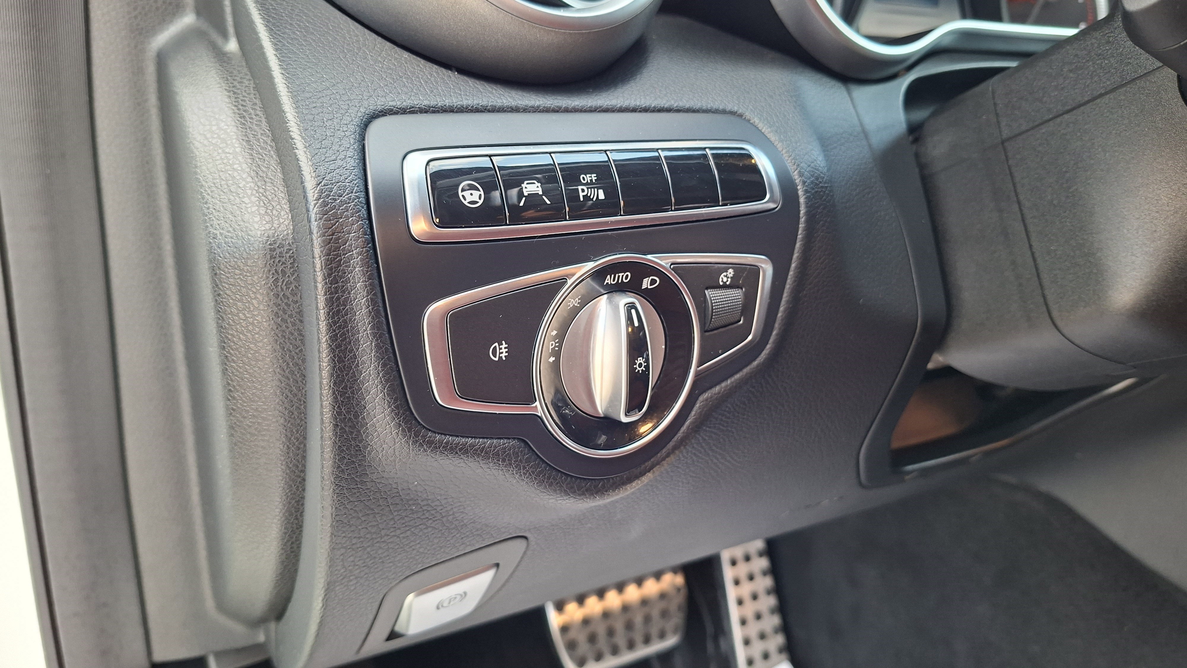 Used 2015 Mercedes-Benz C 400 4MATIC image 10