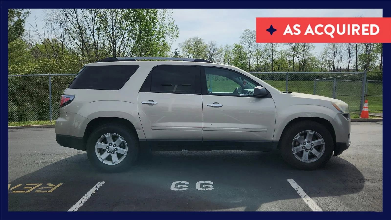 Used 2013 GMC Acadia SLE image 1