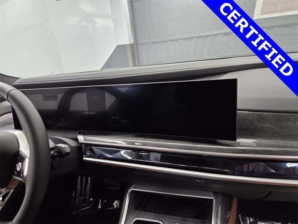 Used 2024 BMW 760i xDrive w/ Executive Package image 23