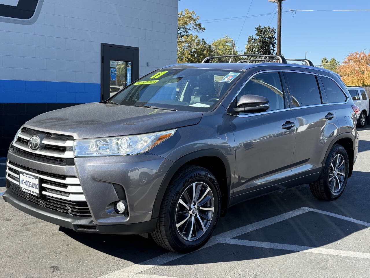 Used 2017 Toyota Highlander XLE image 3