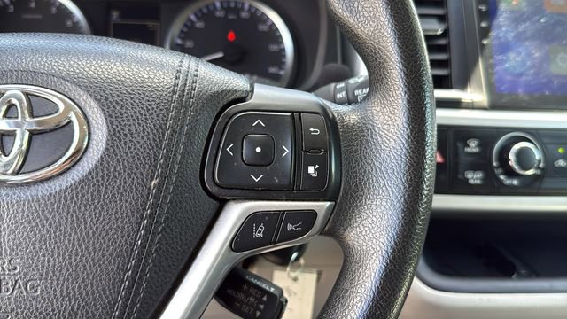 Used 2017 Toyota Highlander LE FWD image 20
