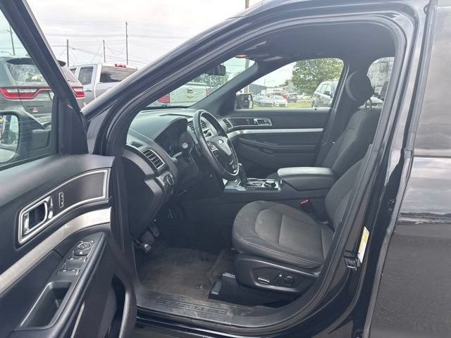 Used 2017 Ford Explorer XLT AWD/4WD image 9
